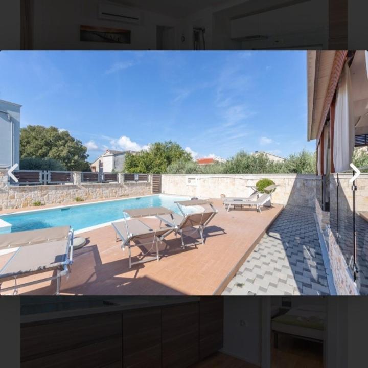 Tomica Apartments With Pool Биоград-на-Мору Экстерьер фото