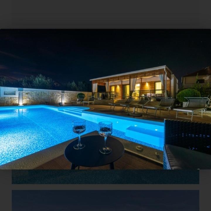 Tomica Apartments With Pool Биоград-на-Мору Экстерьер фото