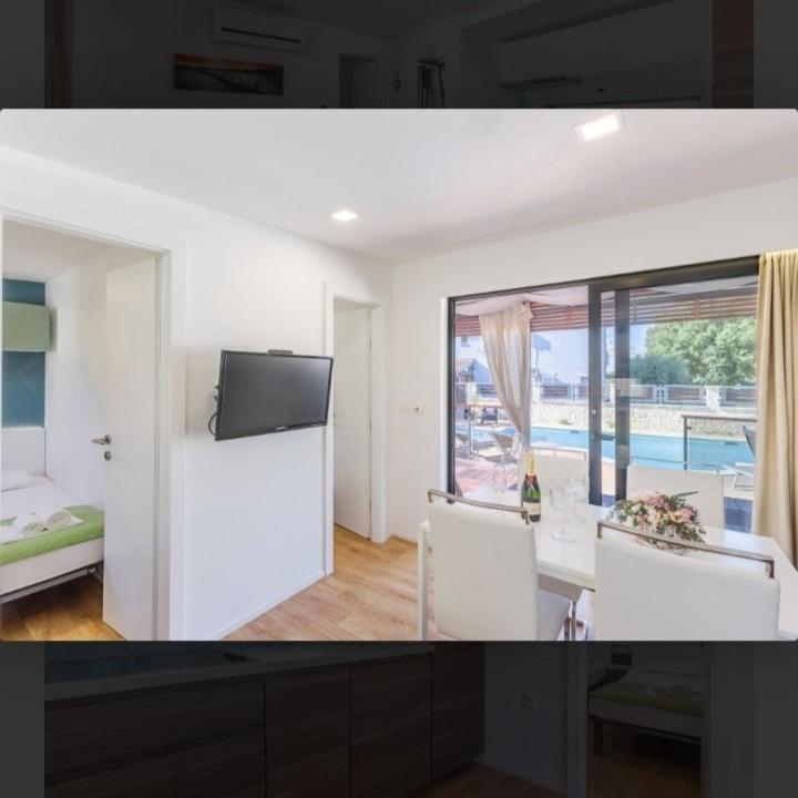 Tomica Apartments With Pool Биоград-на-Мору Экстерьер фото